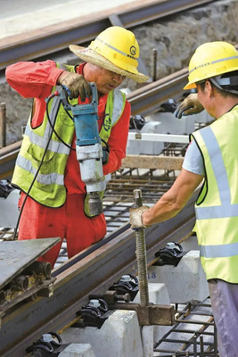 嘉興有軌電車建設現(xiàn)場直擊 每日推進250米，權威解答市民關切